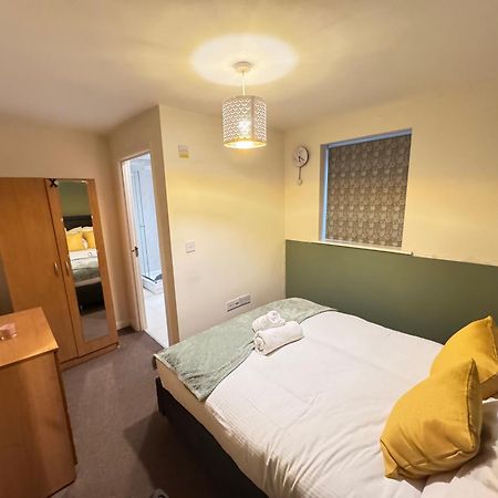 The Vogue Stay, 3 Bedrooms, 2 Bathrooms, Ideal For Jr & Oxford Hospitals, Free Carpark, Conveniently Located For Ring Road Access, 2 Miles From Oxford City Centre Easy Car & Bus Route מראה חיצוני תמונה