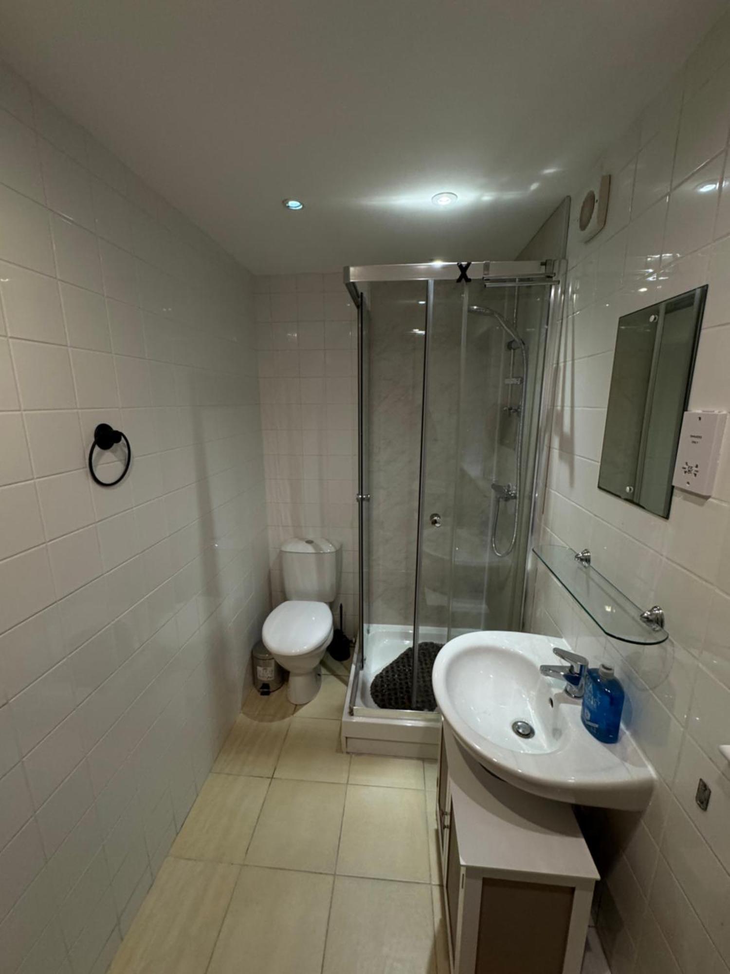 The Vogue Stay, 3 Bedrooms, 2 Bathrooms, Ideal For Jr & Oxford Hospitals, Free Carpark, Conveniently Located For Ring Road Access, 2 Miles From Oxford City Centre Easy Car & Bus Route מראה חיצוני תמונה