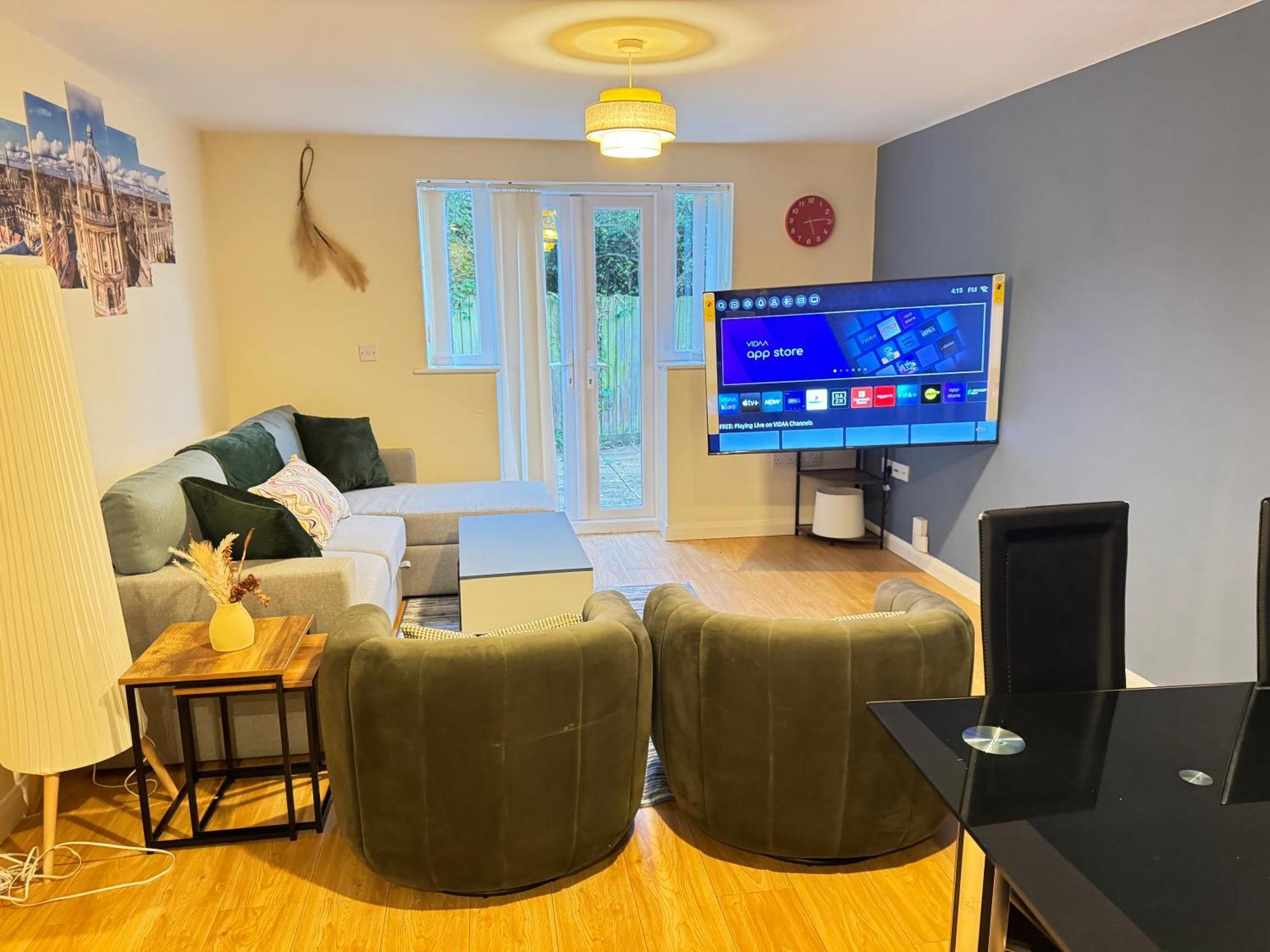 The Vogue Stay, 3 Bedrooms, 2 Bathrooms, Ideal For Jr & Oxford Hospitals, Free Carpark, Conveniently Located For Ring Road Access, 2 Miles From Oxford City Centre Easy Car & Bus Route מראה חיצוני תמונה