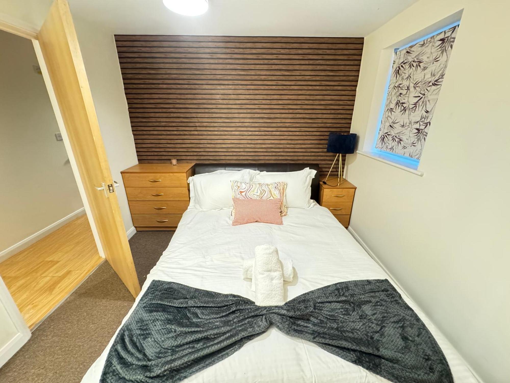 The Vogue Stay, 3 Bedrooms, 2 Bathrooms, Ideal For Jr & Oxford Hospitals, Free Carpark, Conveniently Located For Ring Road Access, 2 Miles From Oxford City Centre Easy Car & Bus Route מראה חיצוני תמונה