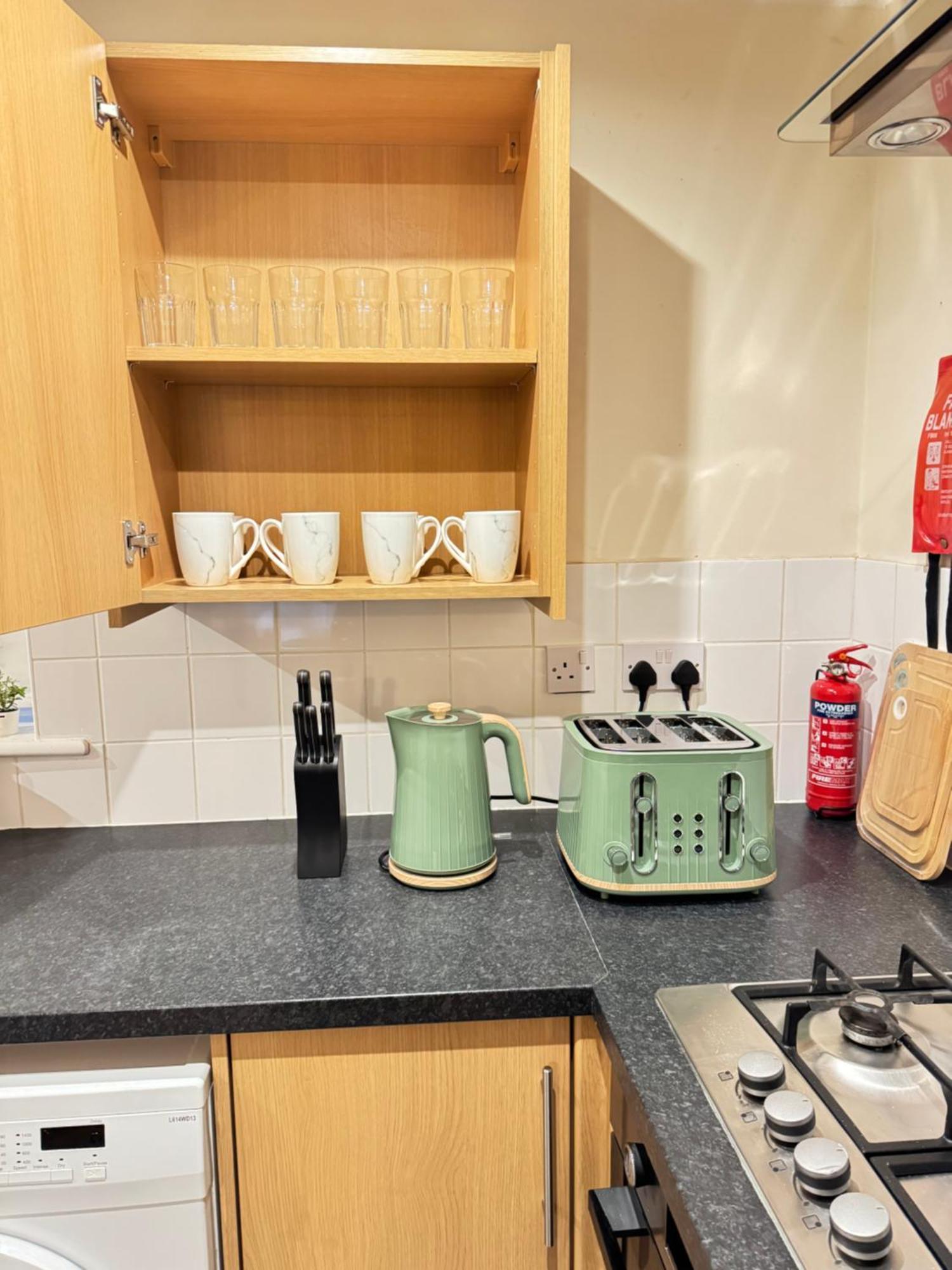The Vogue Stay, 3 Bedrooms, 2 Bathrooms, Ideal For Jr & Oxford Hospitals, Free Carpark, Conveniently Located For Ring Road Access, 2 Miles From Oxford City Centre Easy Car & Bus Route מראה חיצוני תמונה