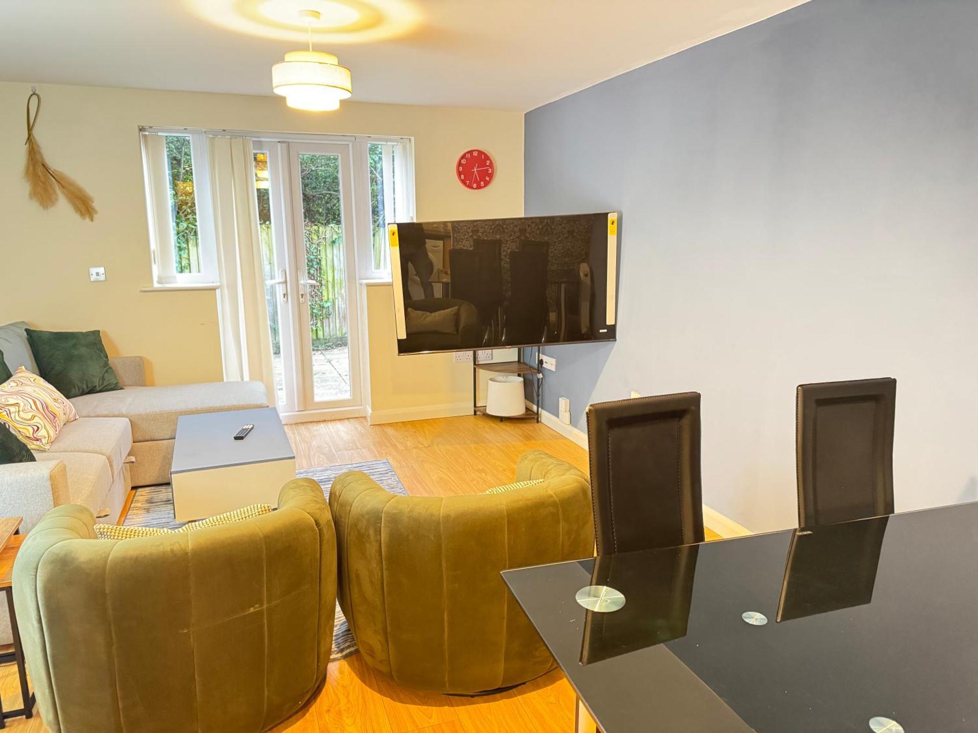 The Vogue Stay, 3 Bedrooms, 2 Bathrooms, Ideal For Jr & Oxford Hospitals, Free Carpark, Conveniently Located For Ring Road Access, 2 Miles From Oxford City Centre Easy Car & Bus Route מראה חיצוני תמונה