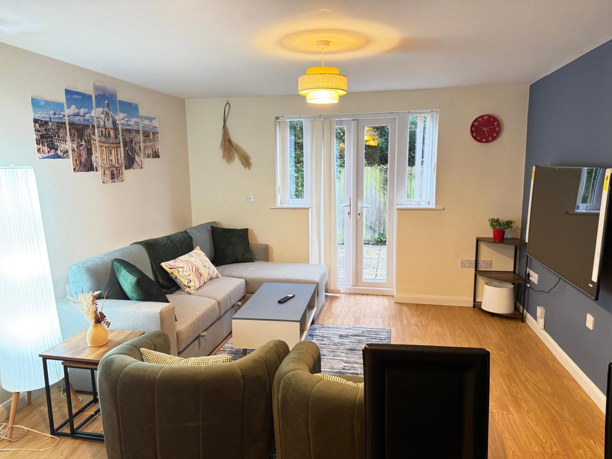 The Vogue Stay, 3 Bedrooms, 2 Bathrooms, Ideal For Jr & Oxford Hospitals, Free Carpark, Conveniently Located For Ring Road Access, 2 Miles From Oxford City Centre Easy Car & Bus Route מראה חיצוני תמונה