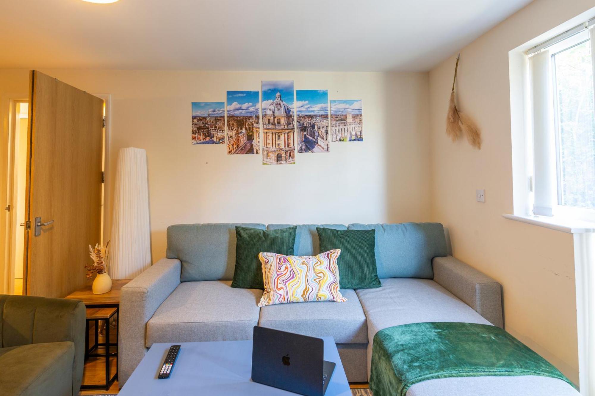 The Vogue Stay, 3 Bedrooms, 2 Bathrooms, Ideal For Jr & Oxford Hospitals, Free Carpark, Conveniently Located For Ring Road Access, 2 Miles From Oxford City Centre Easy Car & Bus Route מראה חיצוני תמונה
