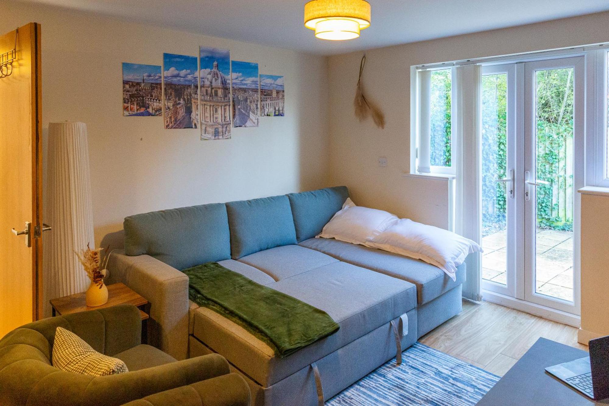 The Vogue Stay, 3 Bedrooms, 2 Bathrooms, Ideal For Jr & Oxford Hospitals, Free Carpark, Conveniently Located For Ring Road Access, 2 Miles From Oxford City Centre Easy Car & Bus Route מראה חיצוני תמונה