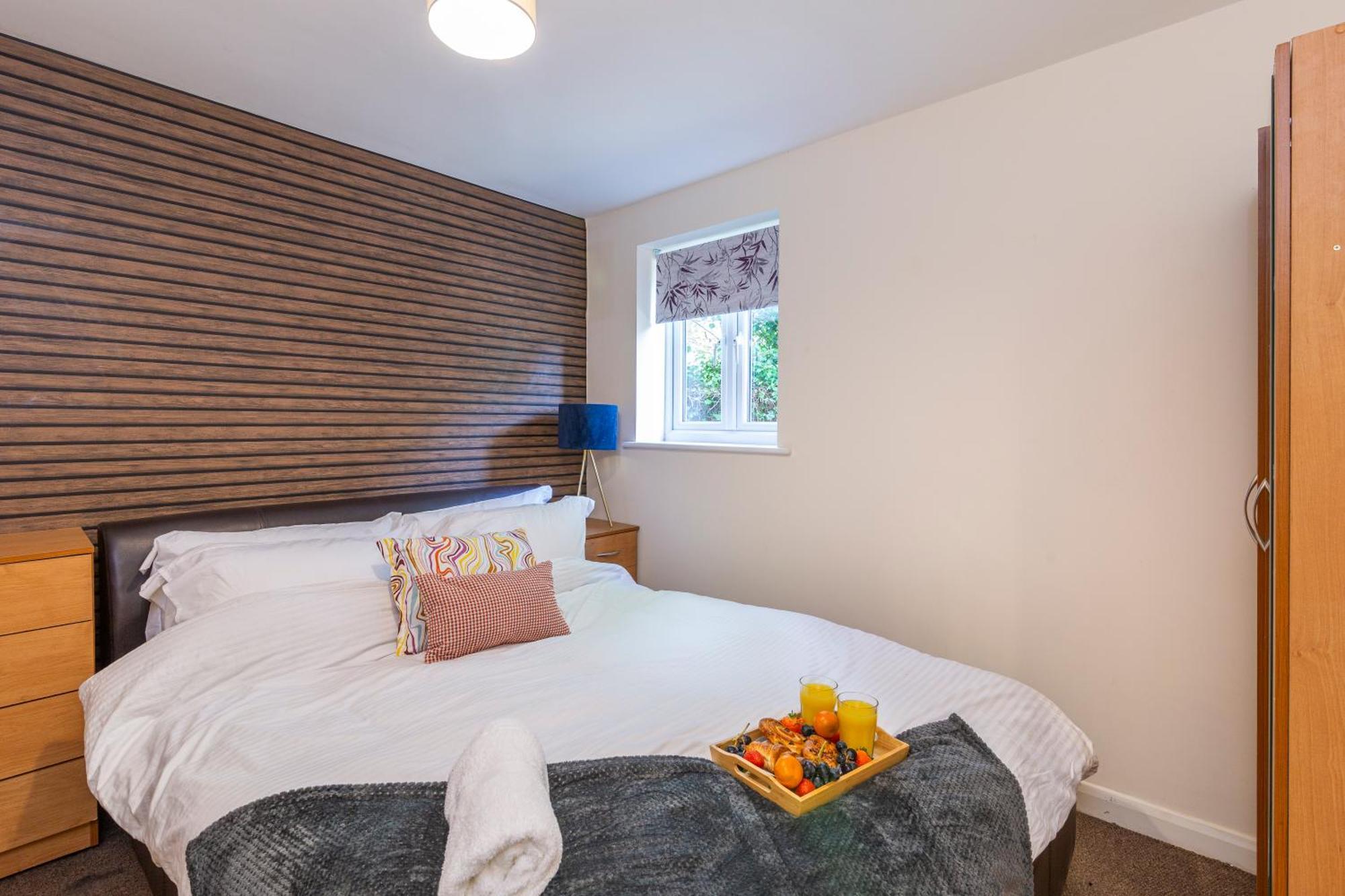 The Vogue Stay, 3 Bedrooms, 2 Bathrooms, Ideal For Jr & Oxford Hospitals, Free Carpark, Conveniently Located For Ring Road Access, 2 Miles From Oxford City Centre Easy Car & Bus Route מראה חיצוני תמונה