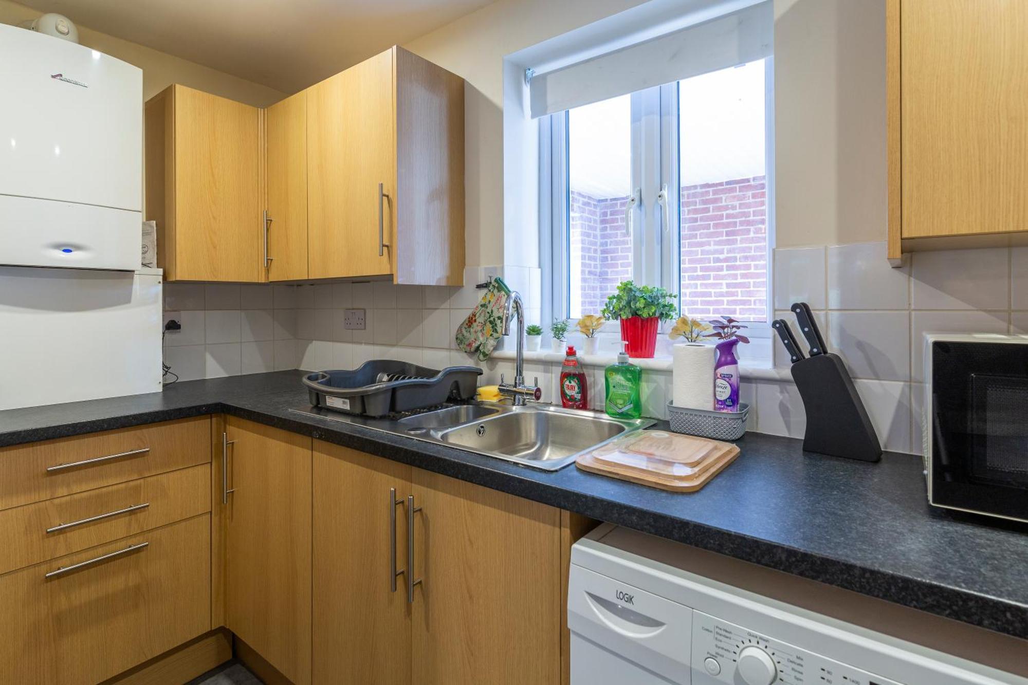 The Vogue Stay, 3 Bedrooms, 2 Bathrooms, Ideal For Jr & Oxford Hospitals, Free Carpark, Conveniently Located For Ring Road Access, 2 Miles From Oxford City Centre Easy Car & Bus Route מראה חיצוני תמונה