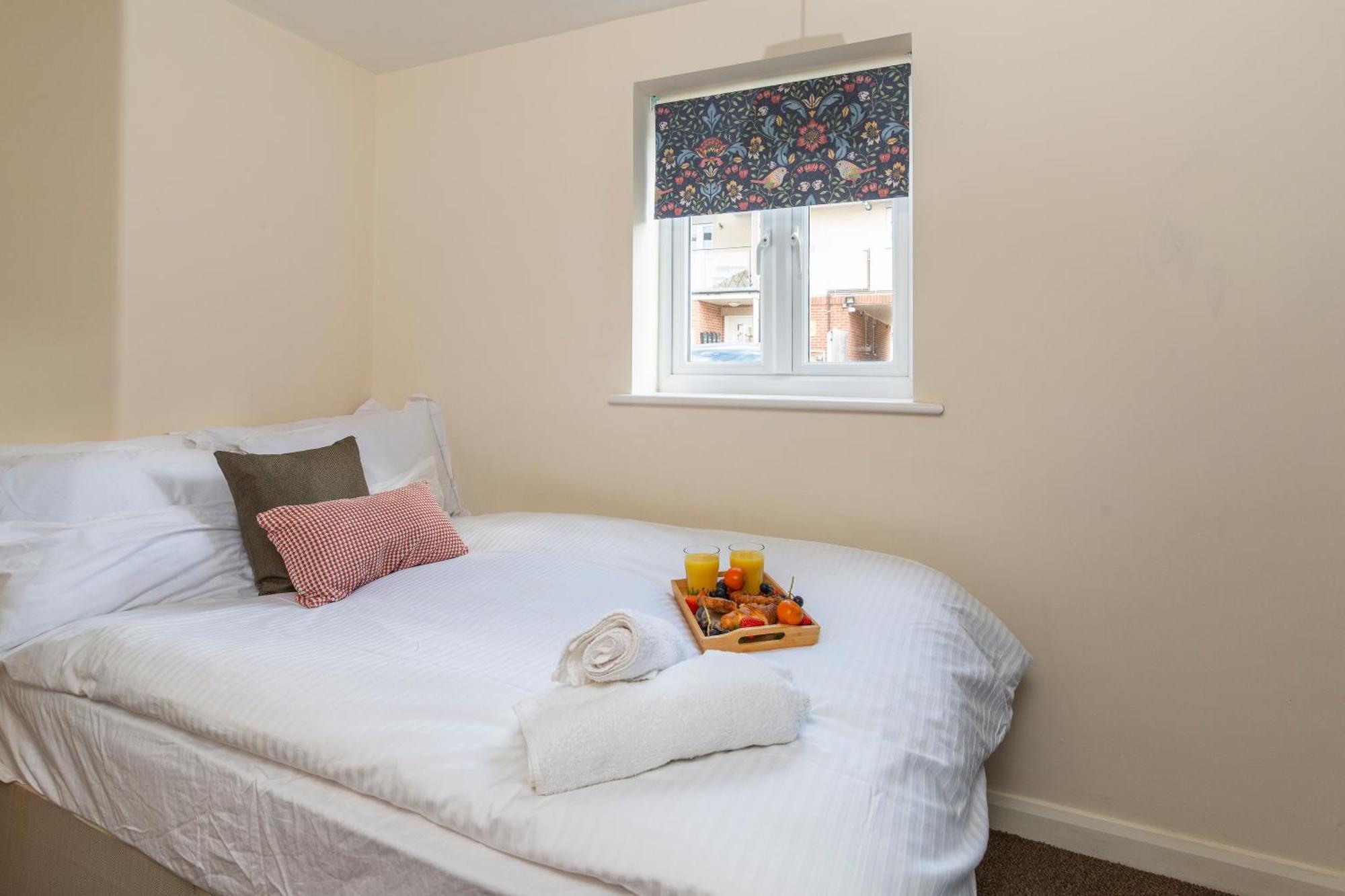 The Vogue Stay, 3 Bedrooms, 2 Bathrooms, Ideal For Jr & Oxford Hospitals, Free Carpark, Conveniently Located For Ring Road Access, 2 Miles From Oxford City Centre Easy Car & Bus Route מראה חיצוני תמונה