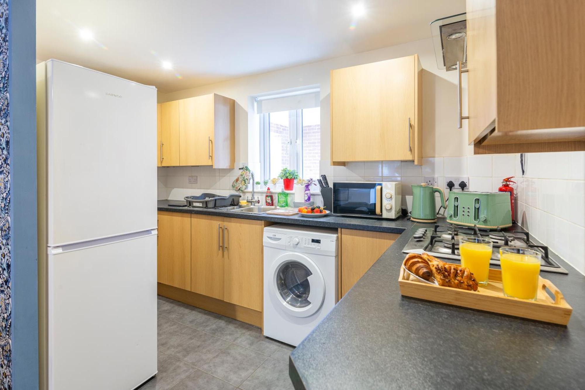 The Vogue Stay, 3 Bedrooms, 2 Bathrooms, Ideal For Jr & Oxford Hospitals, Free Carpark, Conveniently Located For Ring Road Access, 2 Miles From Oxford City Centre Easy Car & Bus Route מראה חיצוני תמונה