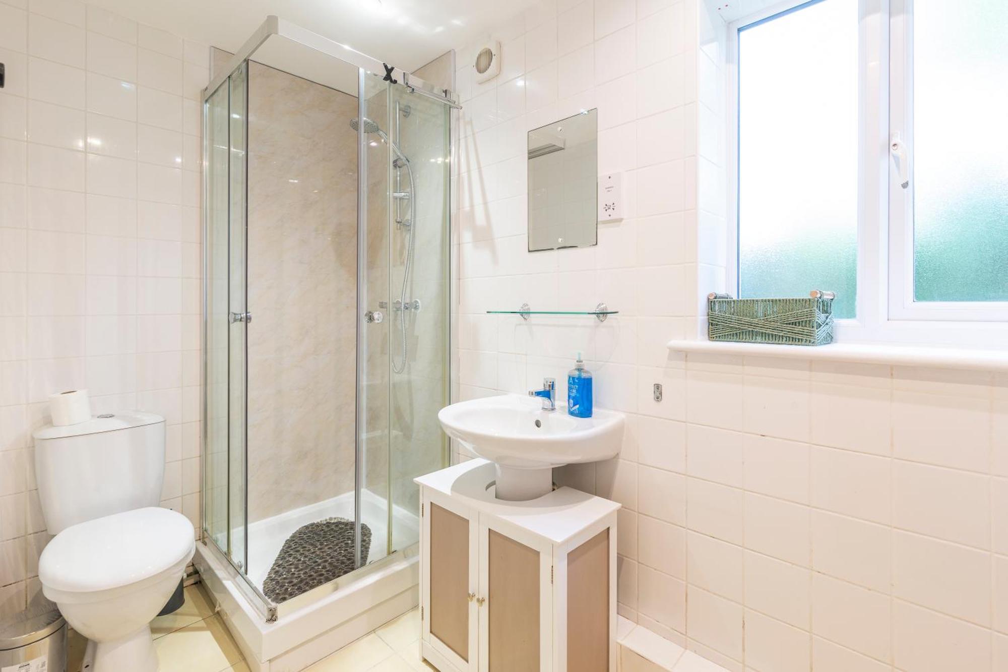 The Vogue Stay, 3 Bedrooms, 2 Bathrooms, Ideal For Jr & Oxford Hospitals, Free Carpark, Conveniently Located For Ring Road Access, 2 Miles From Oxford City Centre Easy Car & Bus Route מראה חיצוני תמונה