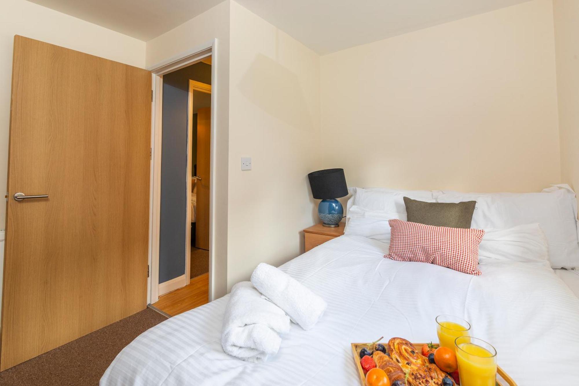 The Vogue Stay, 3 Bedrooms, 2 Bathrooms, Ideal For Jr & Oxford Hospitals, Free Carpark, Conveniently Located For Ring Road Access, 2 Miles From Oxford City Centre Easy Car & Bus Route מראה חיצוני תמונה