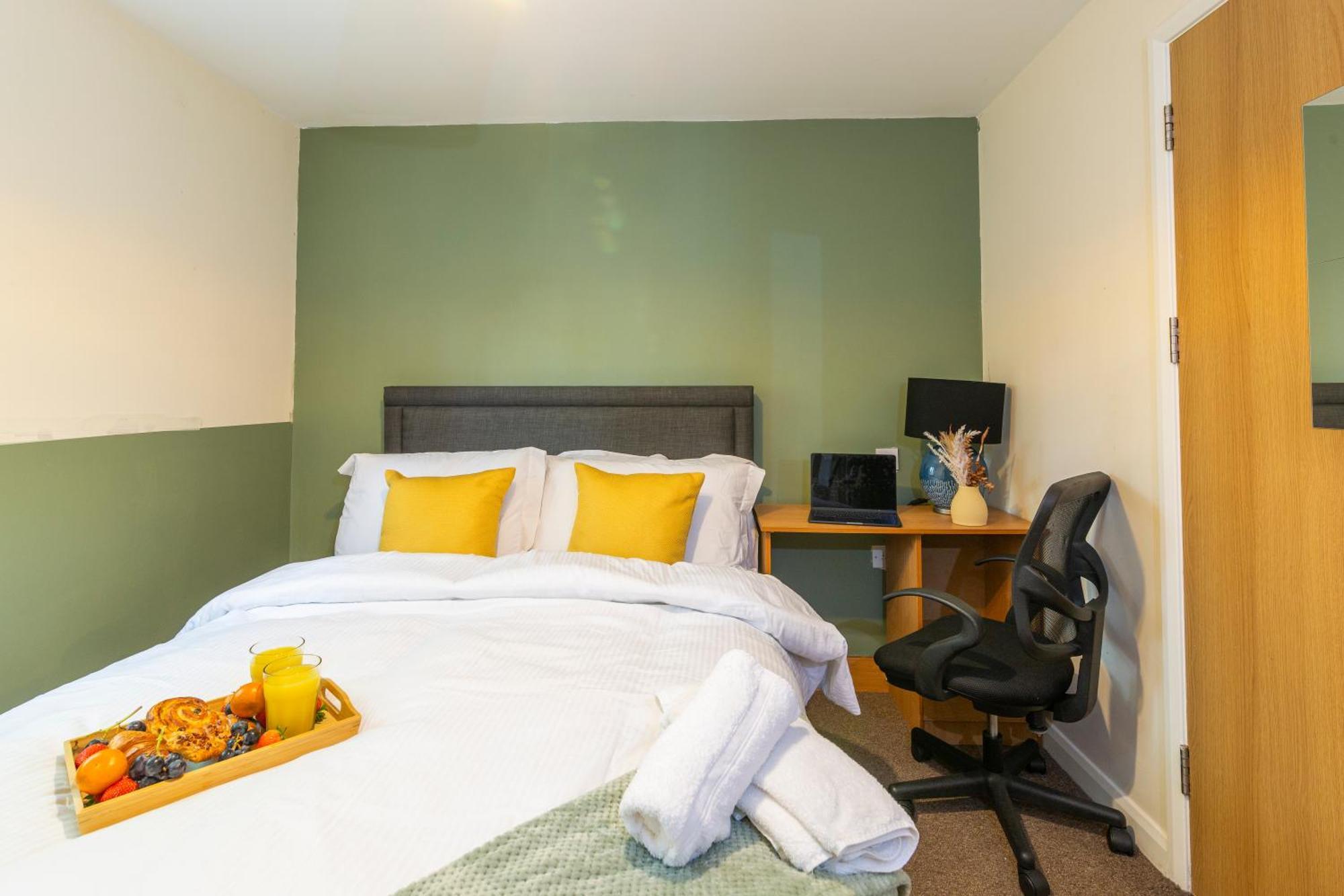 The Vogue Stay, 3 Bedrooms, 2 Bathrooms, Ideal For Jr & Oxford Hospitals, Free Carpark, Conveniently Located For Ring Road Access, 2 Miles From Oxford City Centre Easy Car & Bus Route מראה חיצוני תמונה