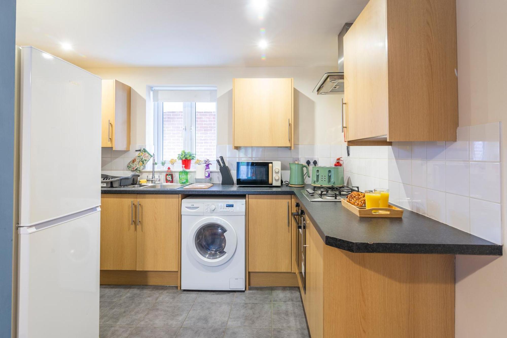 The Vogue Stay, 3 Bedrooms, 2 Bathrooms, Ideal For Jr & Oxford Hospitals, Free Carpark, Conveniently Located For Ring Road Access, 2 Miles From Oxford City Centre Easy Car & Bus Route מראה חיצוני תמונה