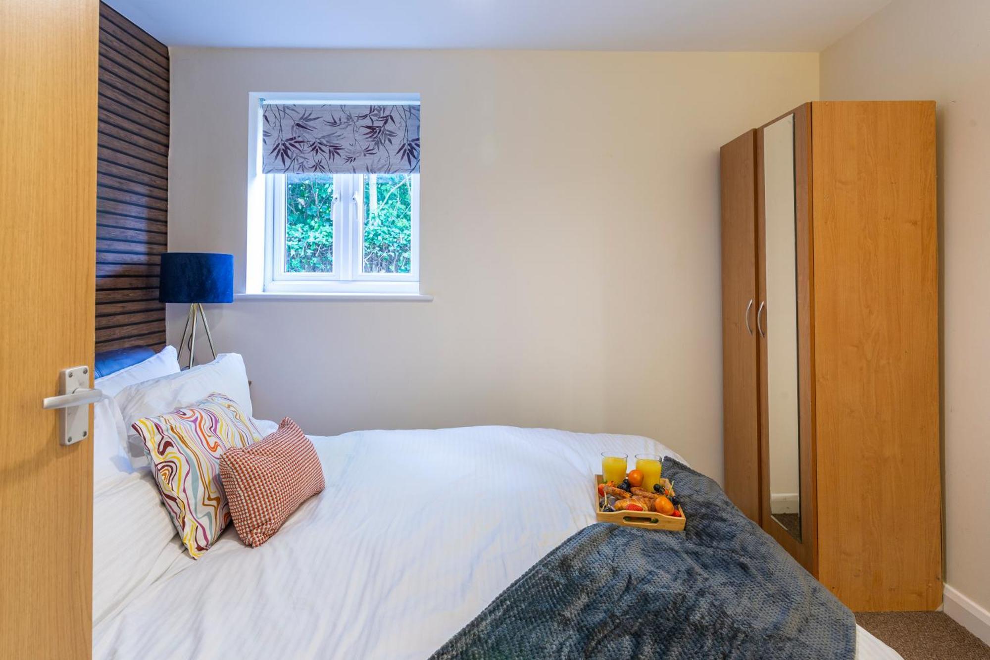 The Vogue Stay, 3 Bedrooms, 2 Bathrooms, Ideal For Jr & Oxford Hospitals, Free Carpark, Conveniently Located For Ring Road Access, 2 Miles From Oxford City Centre Easy Car & Bus Route מראה חיצוני תמונה