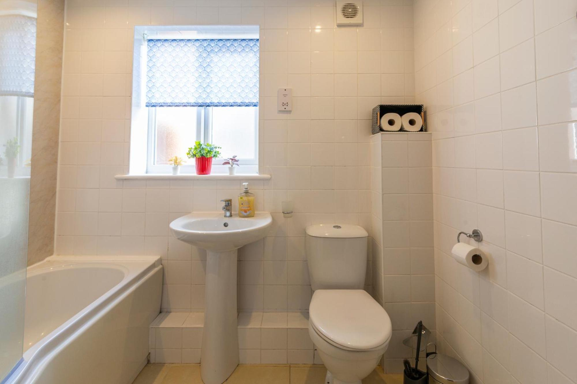 The Vogue Stay, 3 Bedrooms, 2 Bathrooms, Ideal For Jr & Oxford Hospitals, Free Carpark, Conveniently Located For Ring Road Access, 2 Miles From Oxford City Centre Easy Car & Bus Route מראה חיצוני תמונה