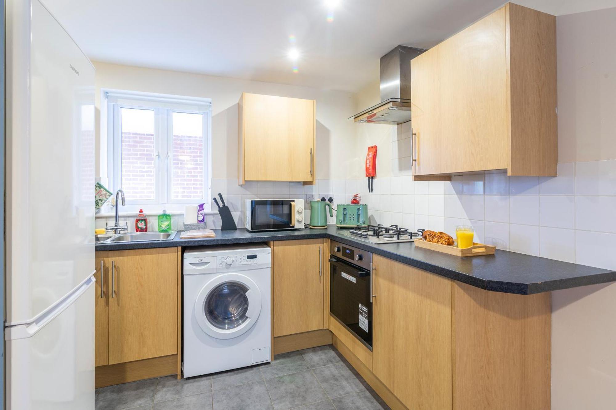 The Vogue Stay, 3 Bedrooms, 2 Bathrooms, Ideal For Jr & Oxford Hospitals, Free Carpark, Conveniently Located For Ring Road Access, 2 Miles From Oxford City Centre Easy Car & Bus Route מראה חיצוני תמונה