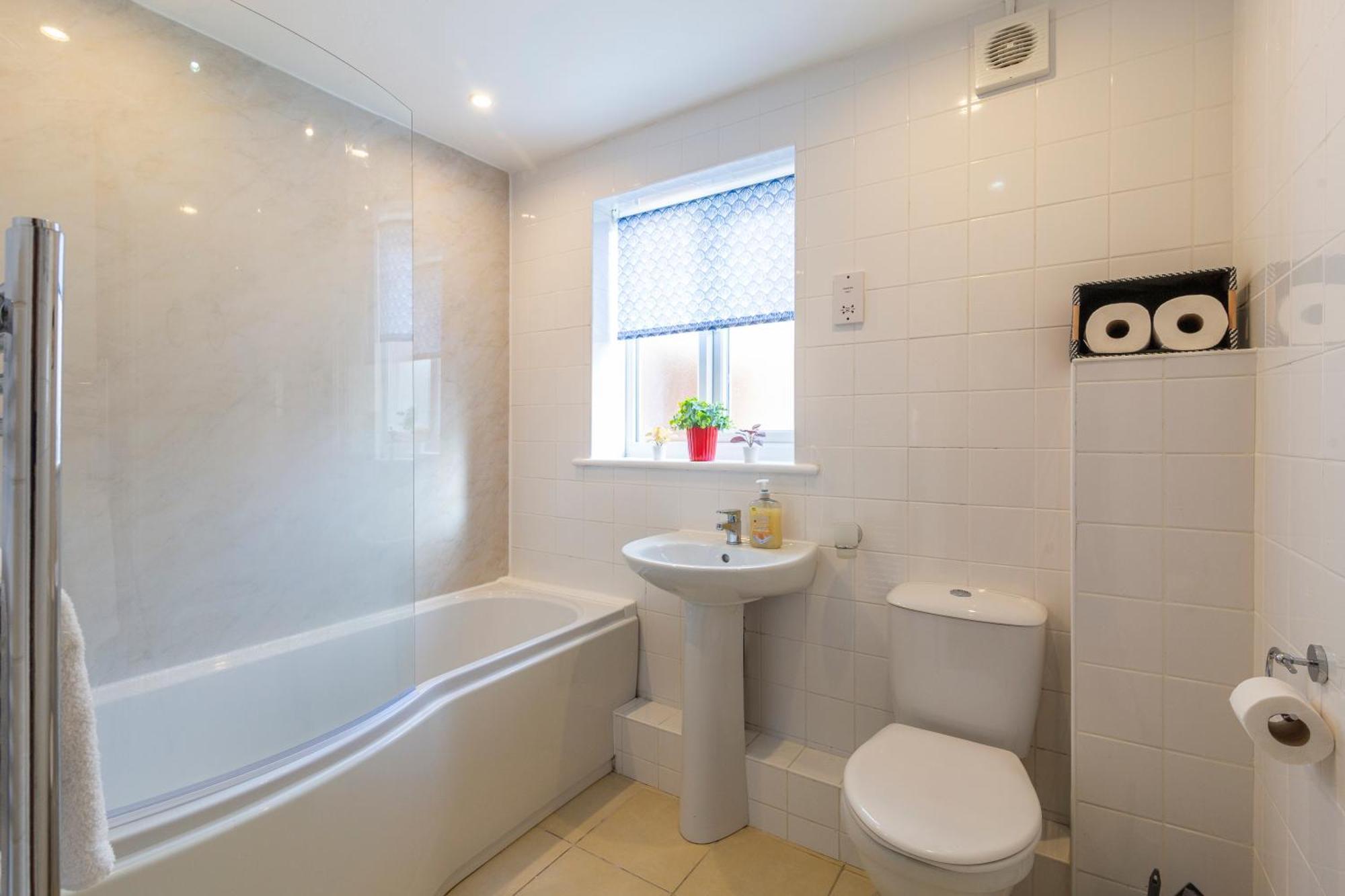 The Vogue Stay, 3 Bedrooms, 2 Bathrooms, Ideal For Jr & Oxford Hospitals, Free Carpark, Conveniently Located For Ring Road Access, 2 Miles From Oxford City Centre Easy Car & Bus Route מראה חיצוני תמונה