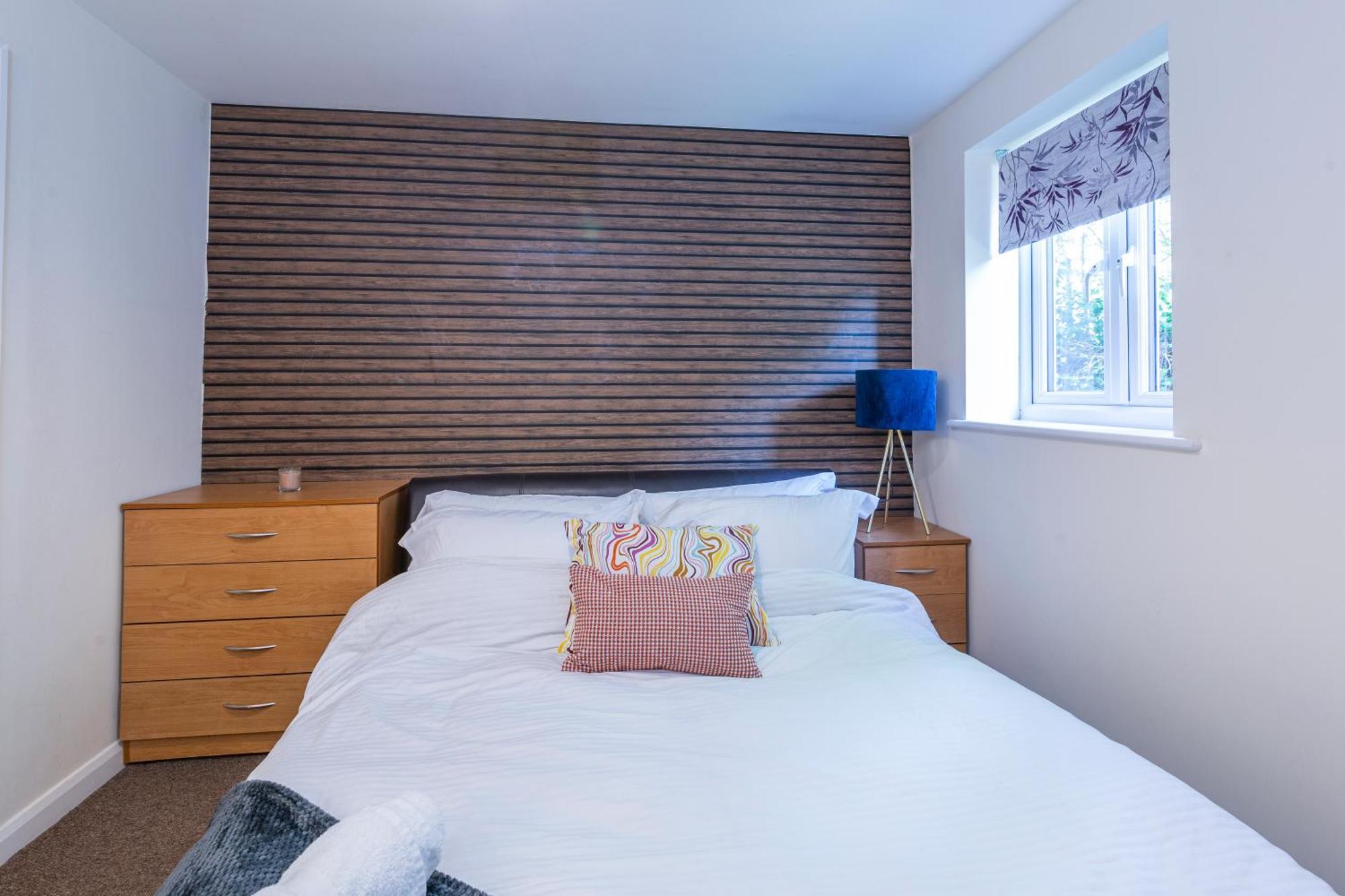 The Vogue Stay, 3 Bedrooms, 2 Bathrooms, Ideal For Jr & Oxford Hospitals, Free Carpark, Conveniently Located For Ring Road Access, 2 Miles From Oxford City Centre Easy Car & Bus Route מראה חיצוני תמונה